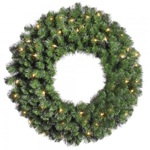 Fluffing an Artificial Christmas Wreath