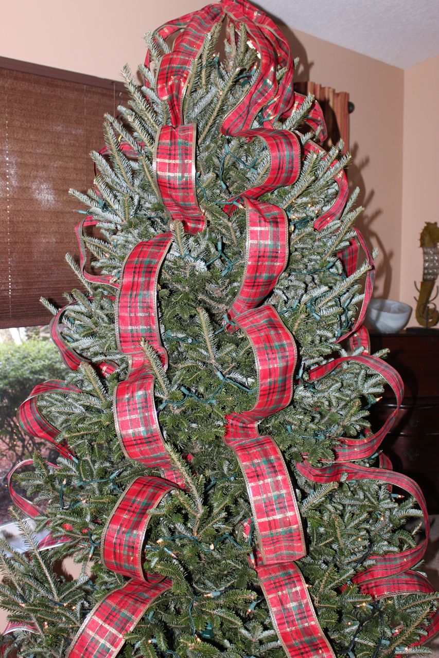 How to Decorate a Christmas Tree with Ribbon