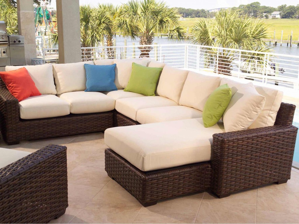 Lloyd Flanders Contempo Sectional