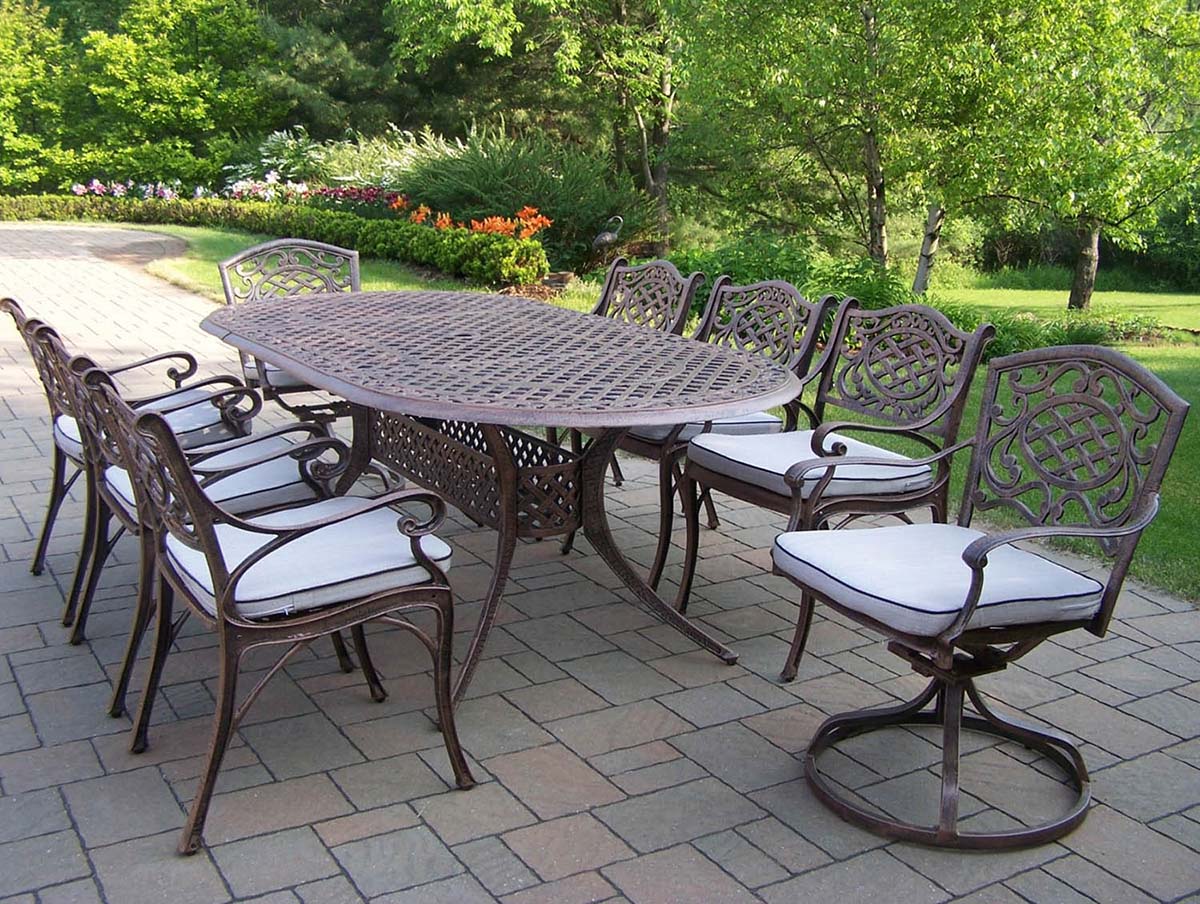 Mississippi Oval 9pc Dining Set w/ Swivels & Cushions
