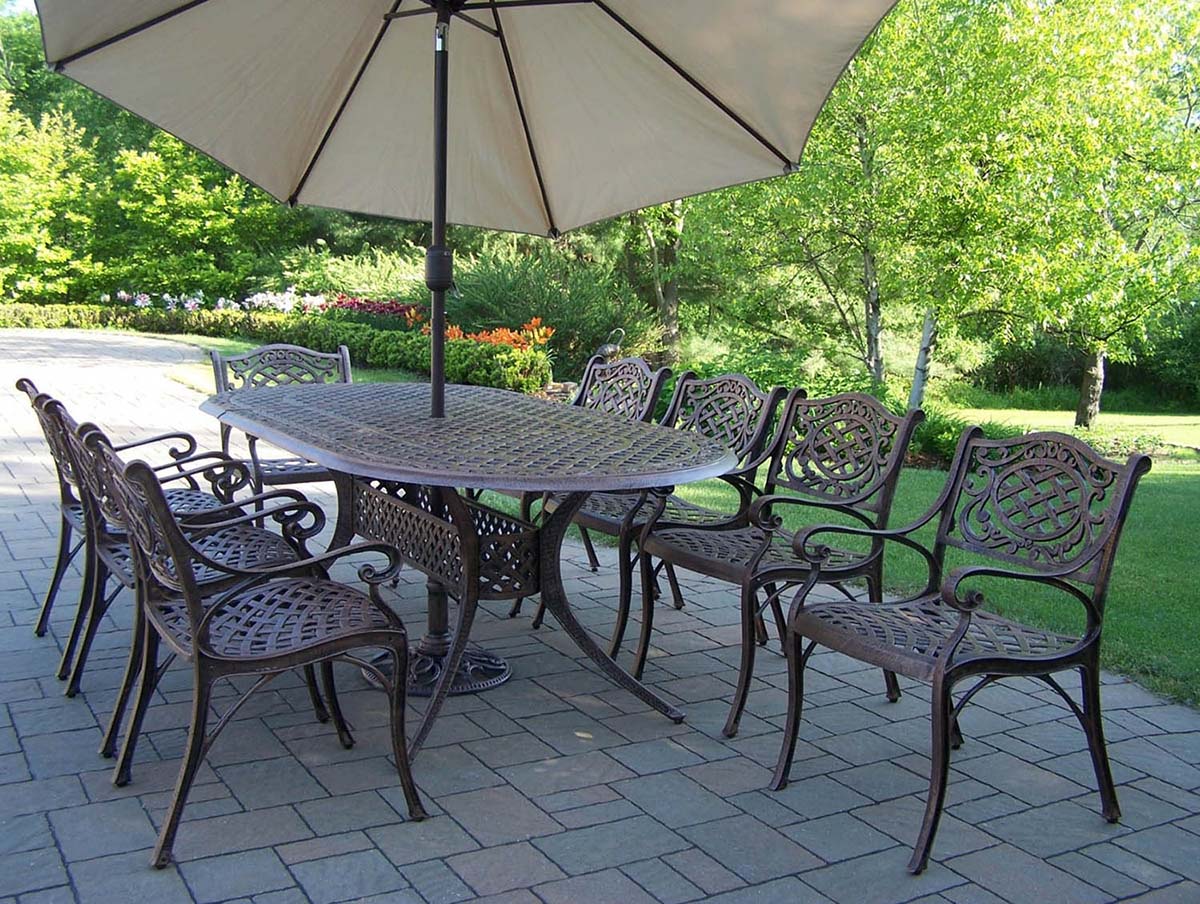 9pc Outdoor Dining Set - Arm Chairs & Umbrella