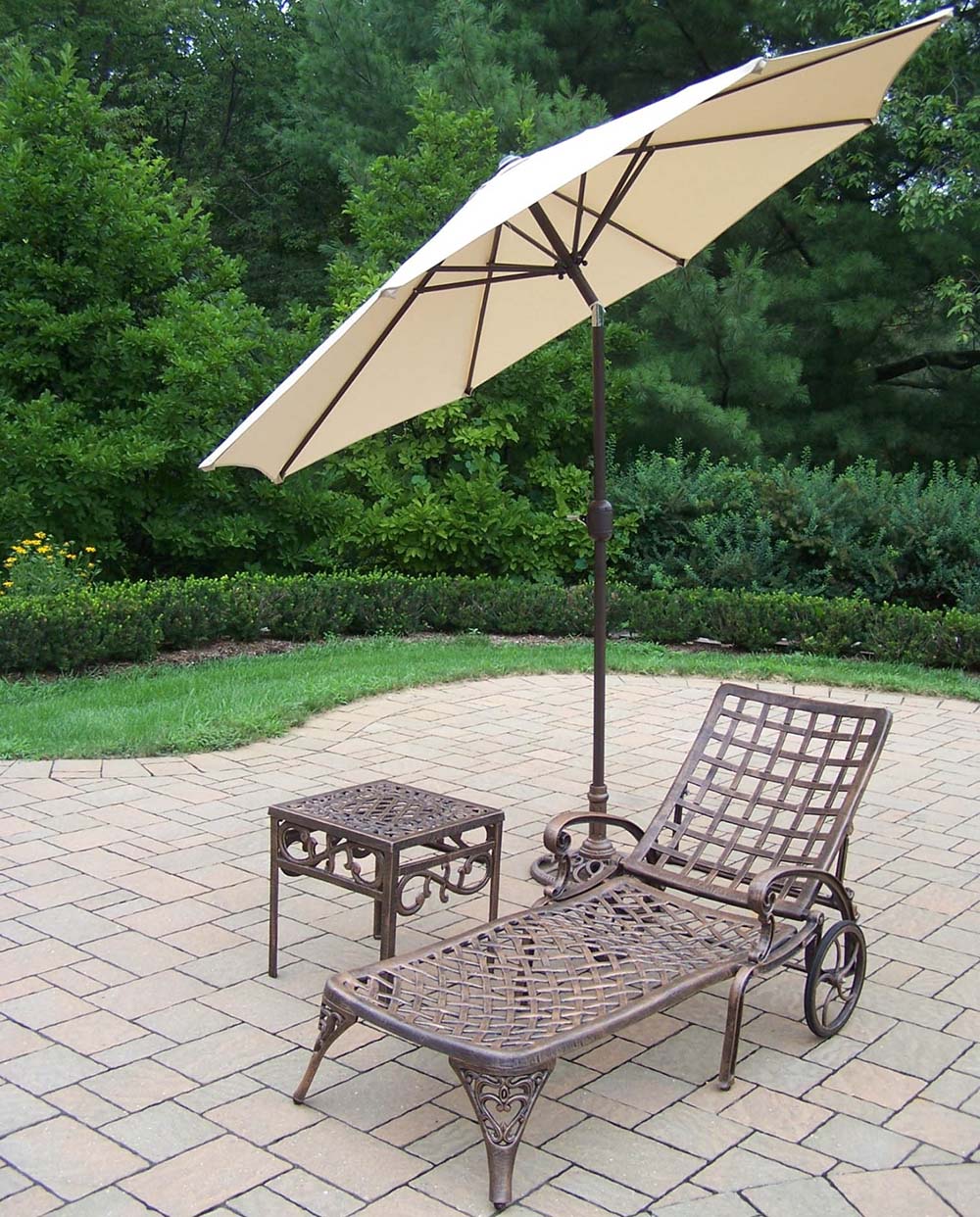 Elite Chaise Lounge: Side Table, Beige Umbrella & Stand