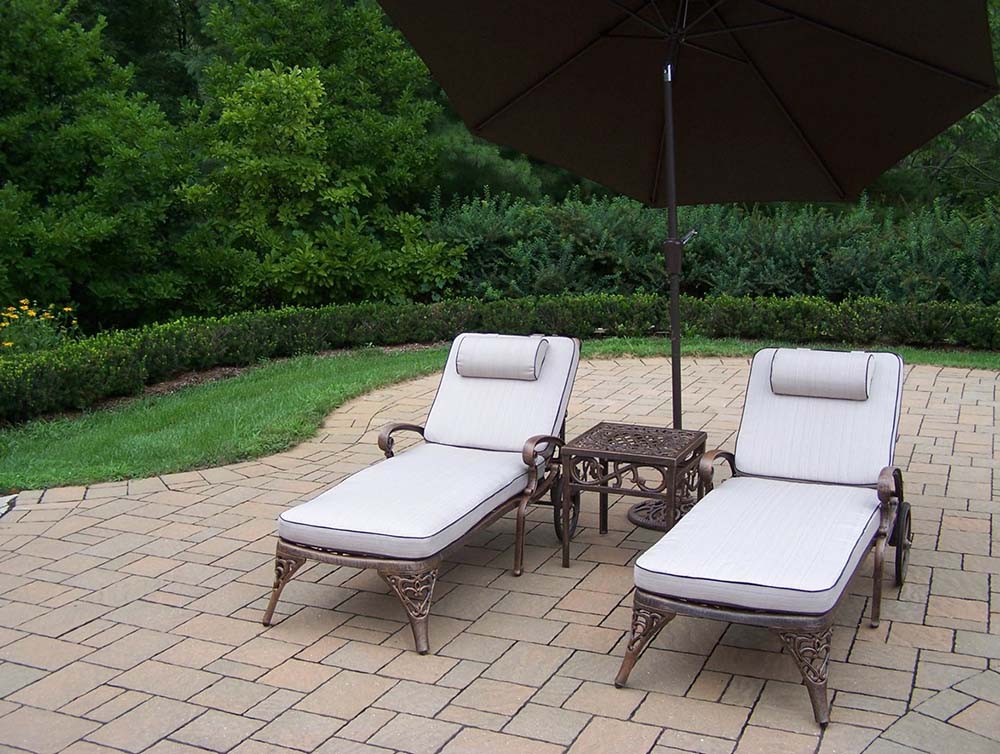 Elite 2 Cushioned Lounges: Side Table, Brown Umbrella