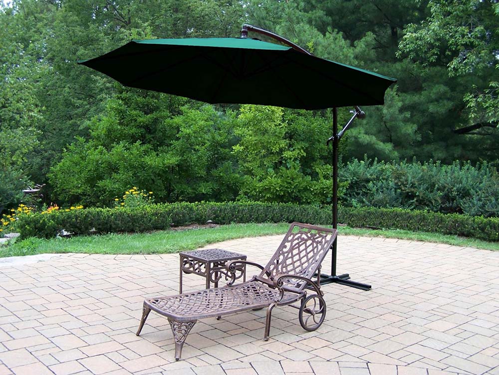 Mississippi Chaise Lounge W/ Side Table, Green Umbrella