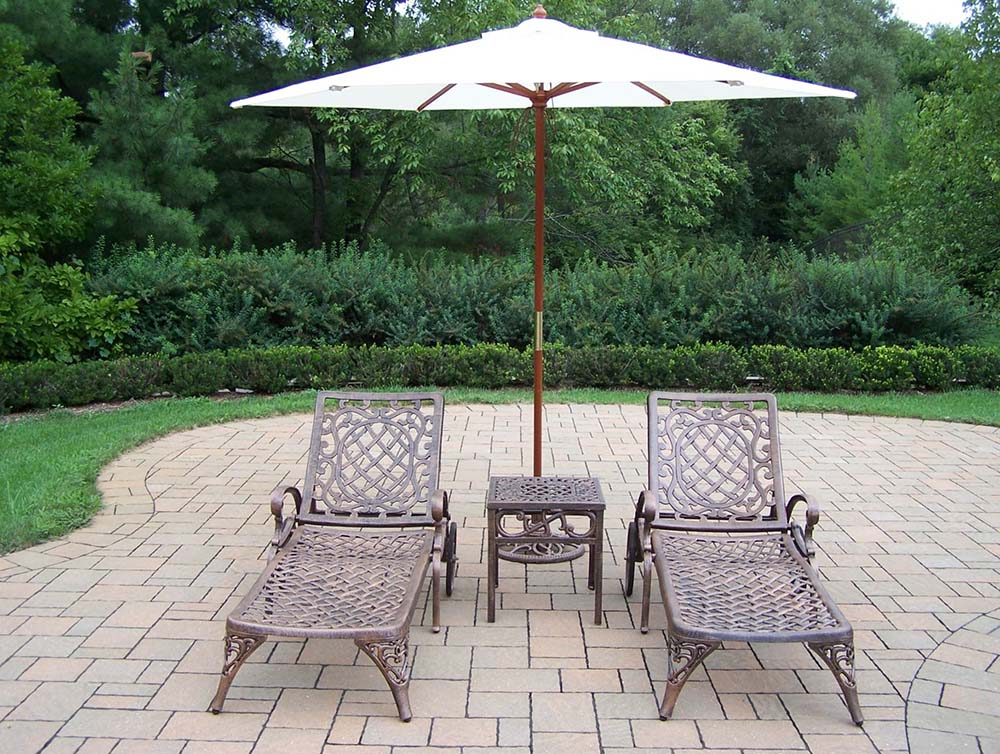 Oakland Living Mississippi Chaise Lounge Table, White Umbrella