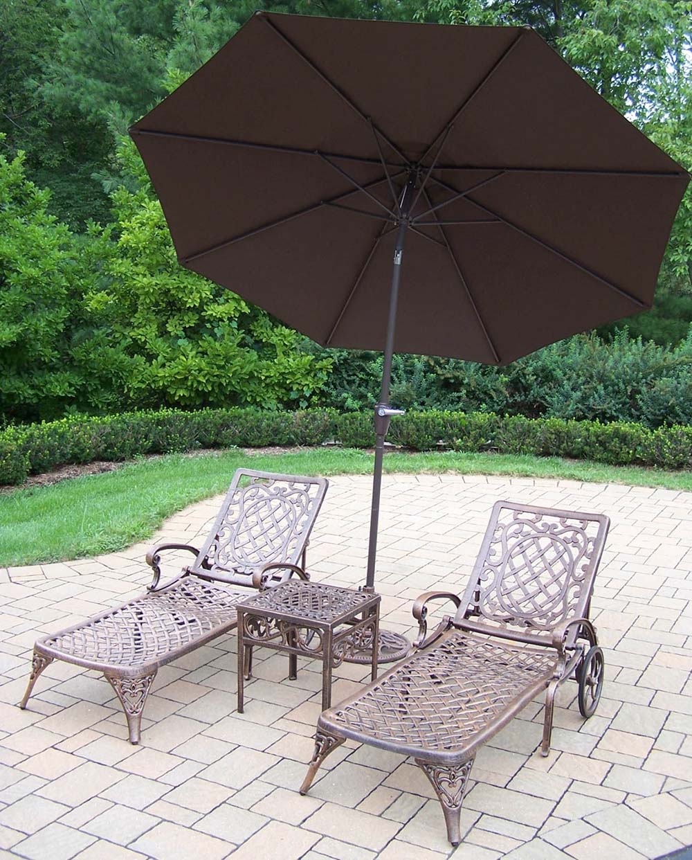 Mississippi Chaise Lounge With Table, Umbrella & Stand
