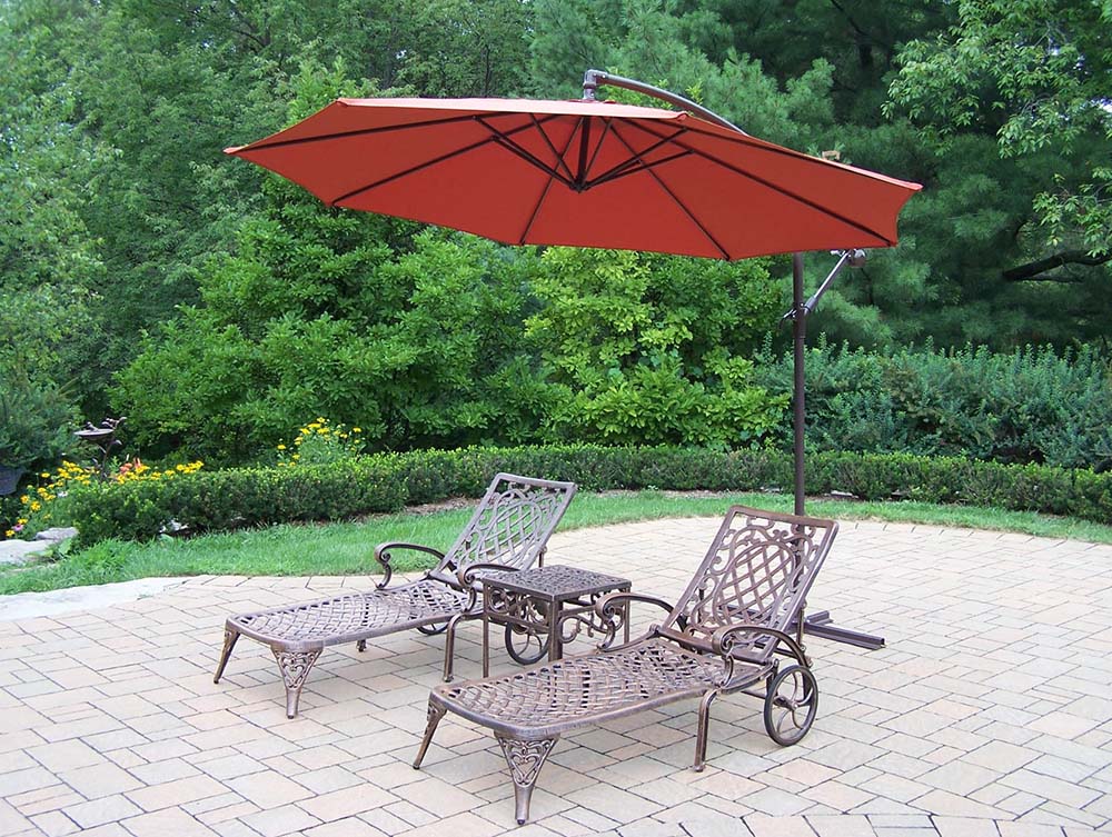 Mississippi Chaise Lounge With Side Table, Umbrella