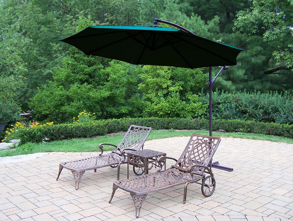 Mississippi Chaise Lounge: Side Table, Green Umbrella