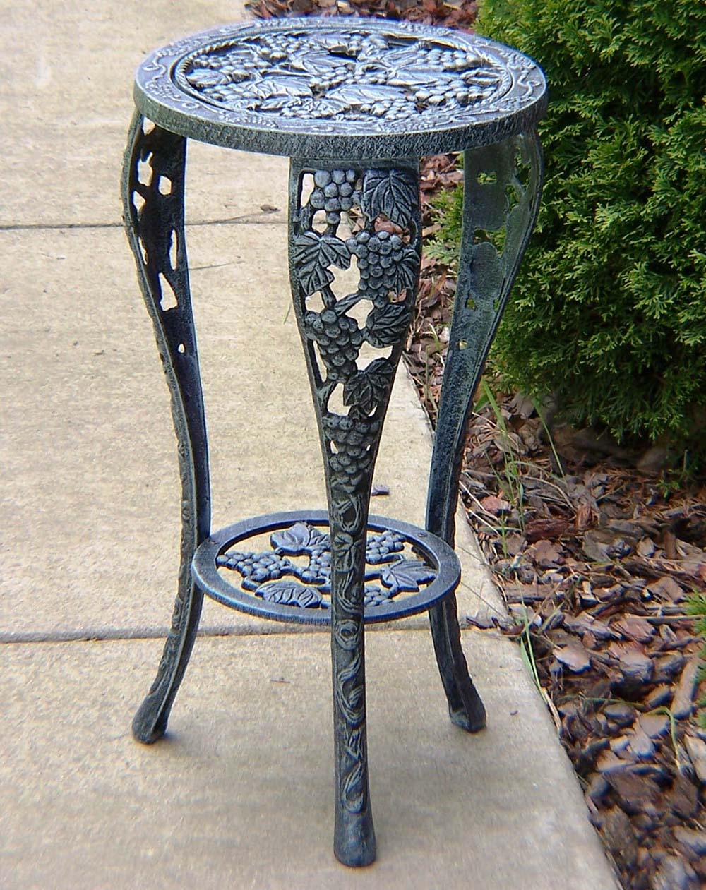 Verdi Grey Grape Table Plant Stand