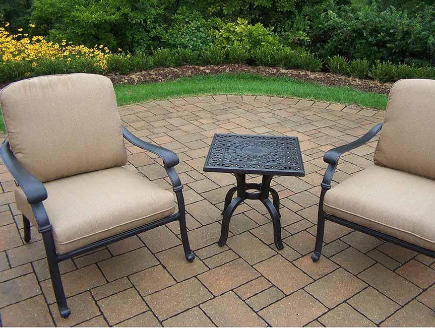 Hampton 3pc Chat Set: Side Table & 2 Cushioned Chairs