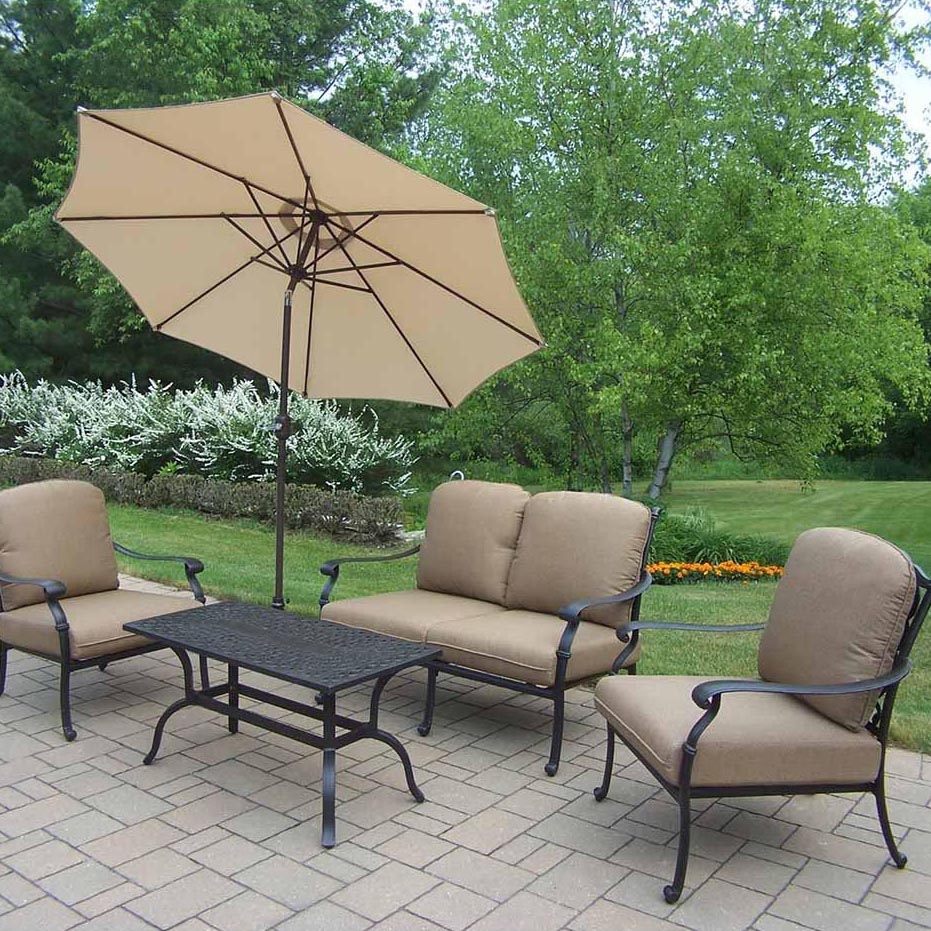 Hampton 4pc Chat Set: Beige Cushions &Umbrella