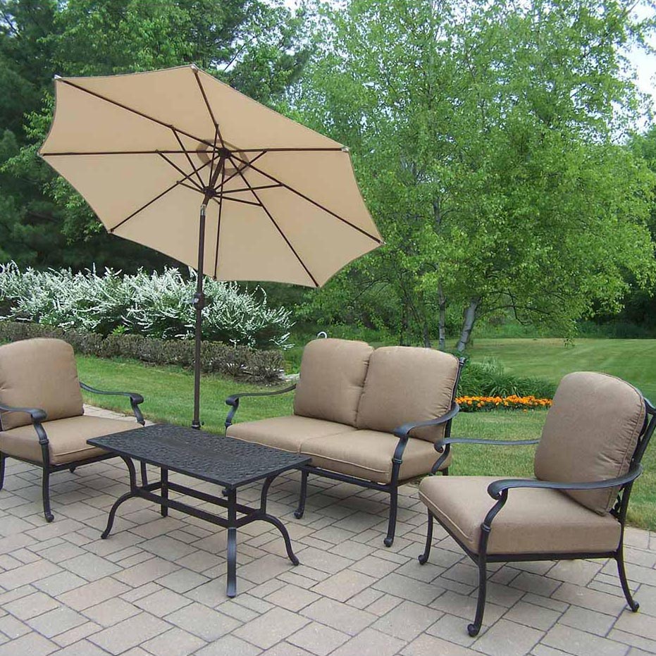 Hampton 4pc Chat Set: Beige Cushions &umbrella