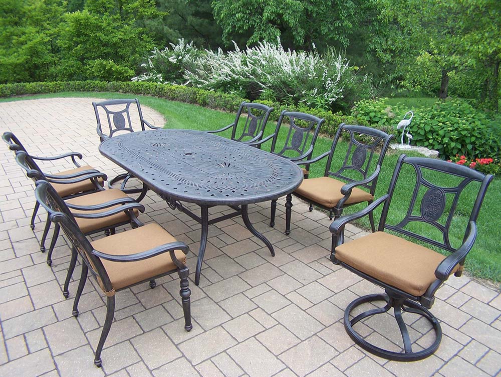 Aged Victoria 9pc Set With Table, 4 Chairs, 2 Swivels