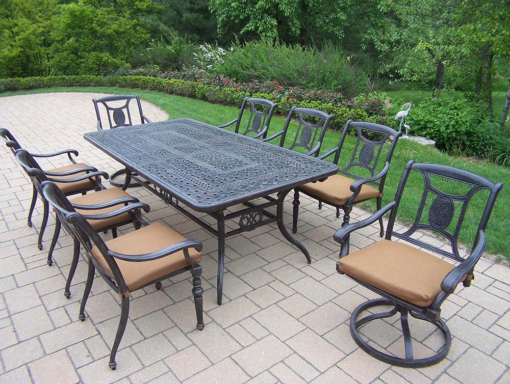 Aged Victoria 17pc Set With Table, 6 Chairs, 2 Swivels