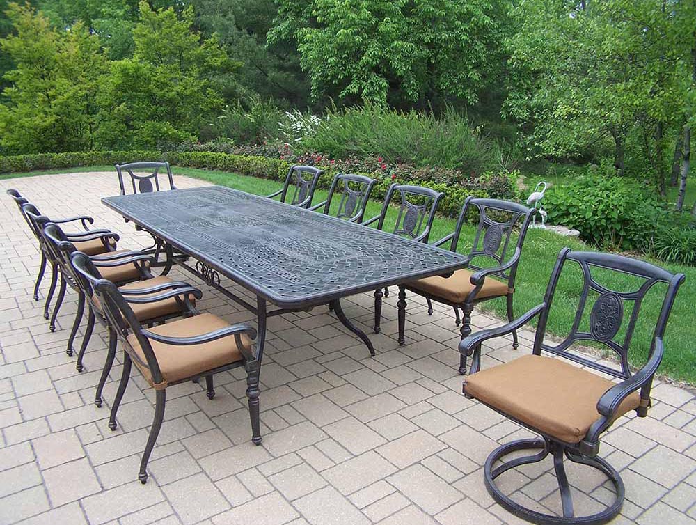 Aged Victoria 21pc Set With Table, 8 Chairs, 2 Swivels