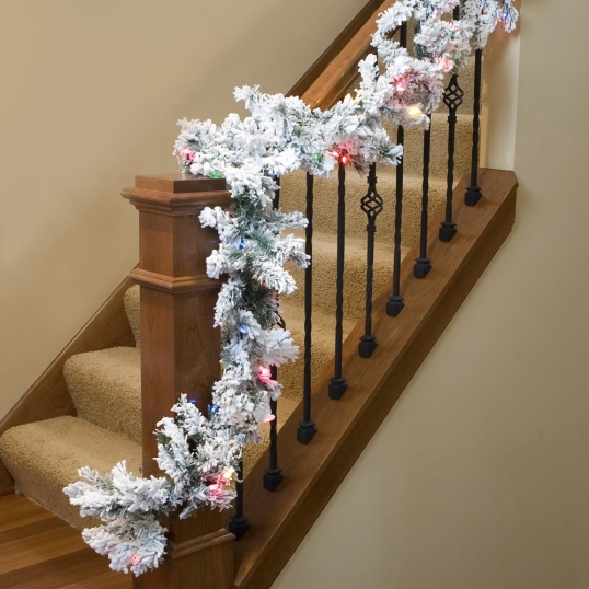 9 foot Flocked Alaskan Garland